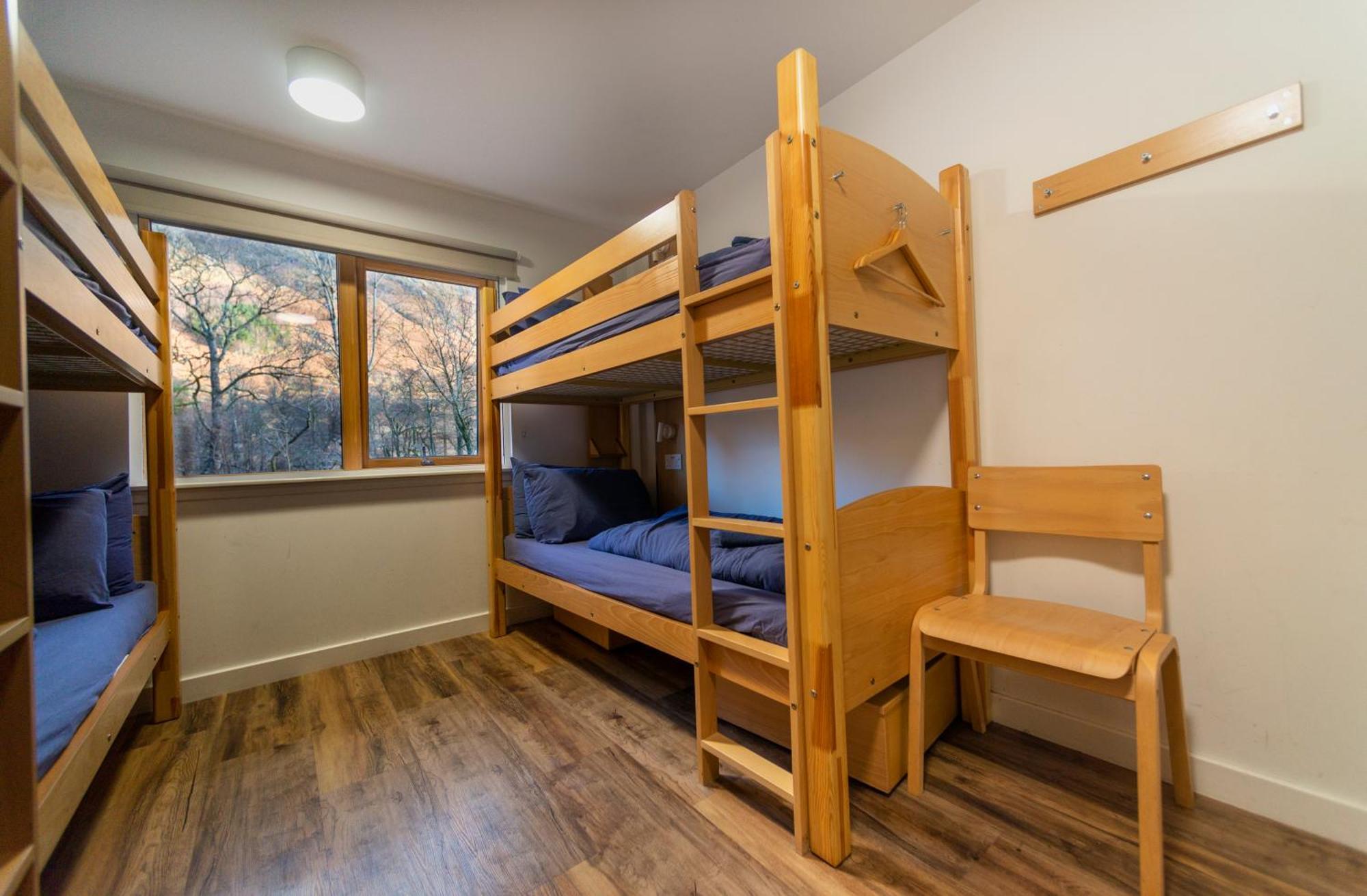 Glen Nevis Youth Hostel Fort William Ngoại thất bức ảnh A bunk room at the hostel