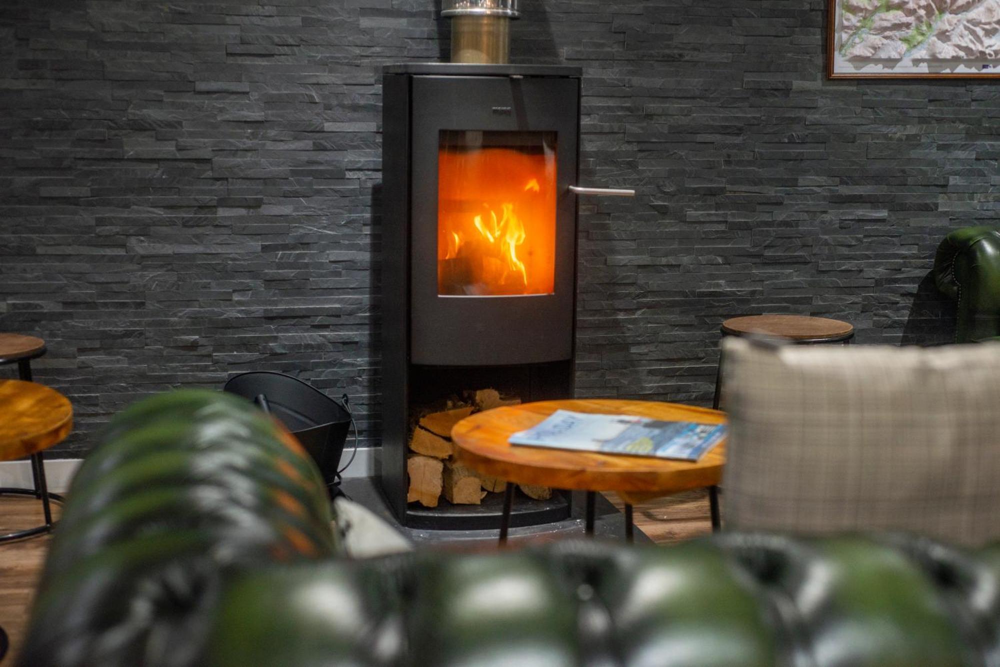 Glen Nevis Youth Hostel Fort William Ngoại thất bức ảnh A wood burning stove