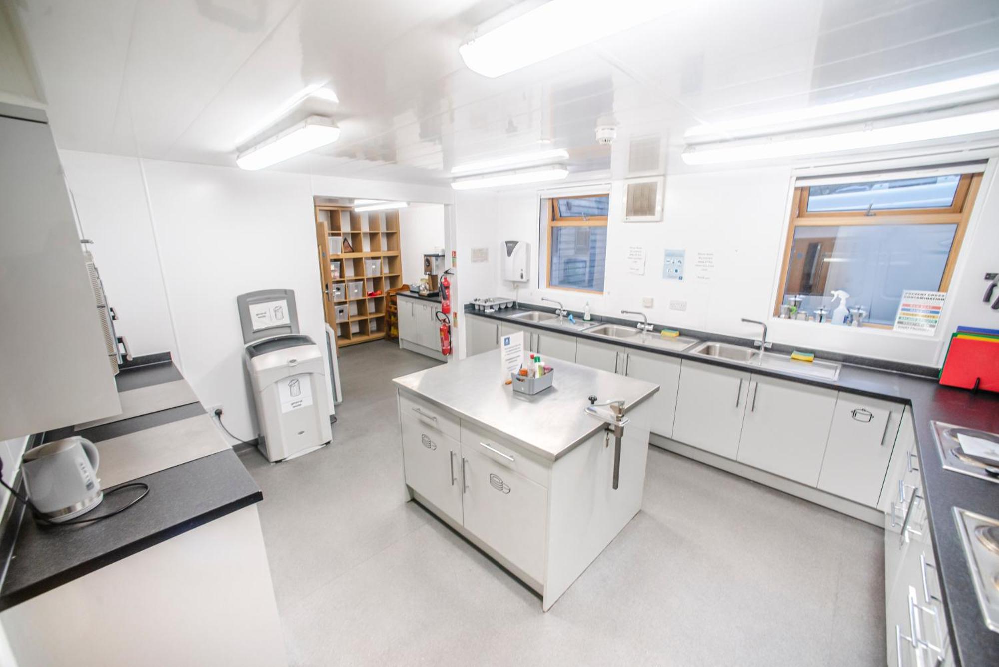 Glen Nevis Youth Hostel Fort William Ngoại thất bức ảnh A laboratory at the University of Brighton
