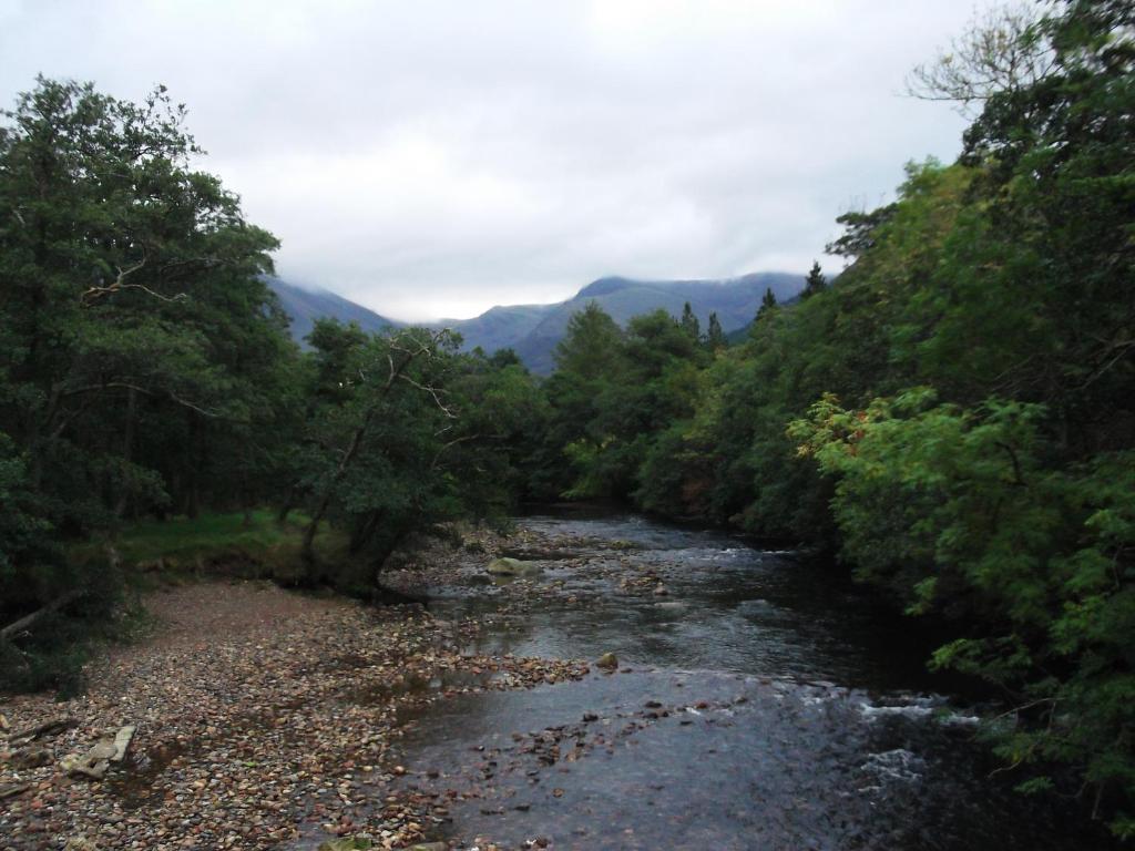 Glen Nevis Youth Hostel Fort William Ngoại thất bức ảnh The River Calder